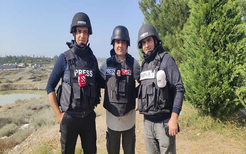 “Əlimdə mikrafon, çiynimdə isə doğmamın cəsədi vardı...” - Jurnalistin cəbhə qeydləri