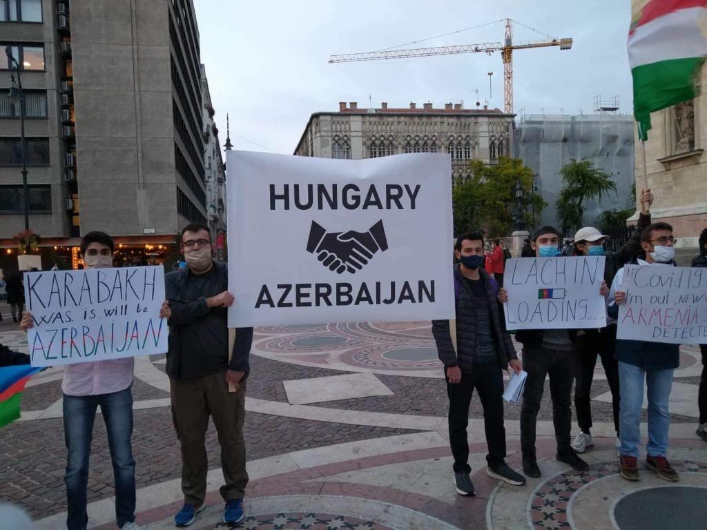 Budapeştdə Gəncə terroruna etiraz - FOTO