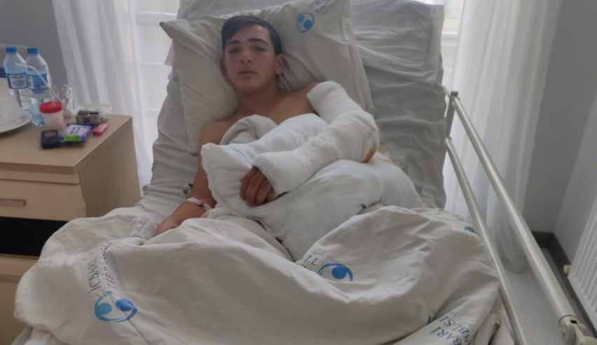 Hərbiyə aparsalar, gedib özüm qisasımı alardım, amma 16 yaşım var - Erməni raketinin qurbanı danışır - FOTO