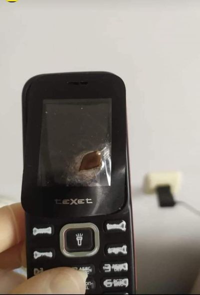 Hərbçimizin həyatını xilas edən mobil telefon - FOTO