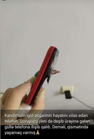 Hərbçimizin həyatını xilas edən mobil telefon - FOTO