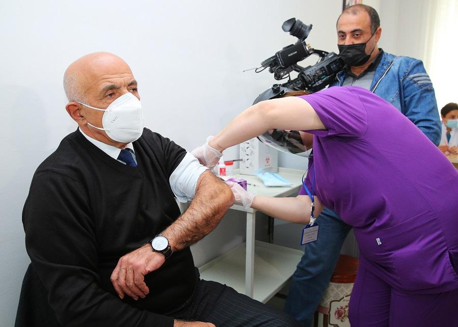 Ölkəmizdə qripə qarşı vaksinasiyaya başlanıldı - FOTO