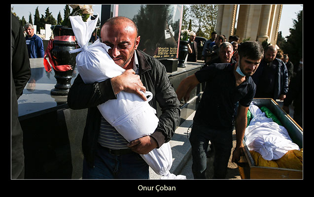 Gəncə terrorunda çəkilən şəkil “ayın fotosu” seçildi