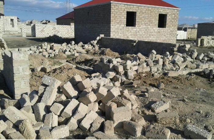İcra başçısı cəbhədəki əsgərin evini sökdürdü – FOTOLAR