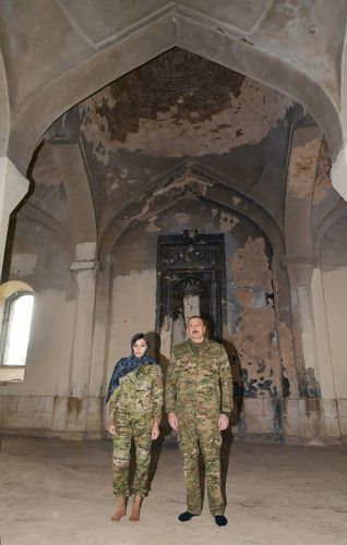 İlham Əliyev və Mehriban Əliyeva Ağdam məscidində - FOTO
