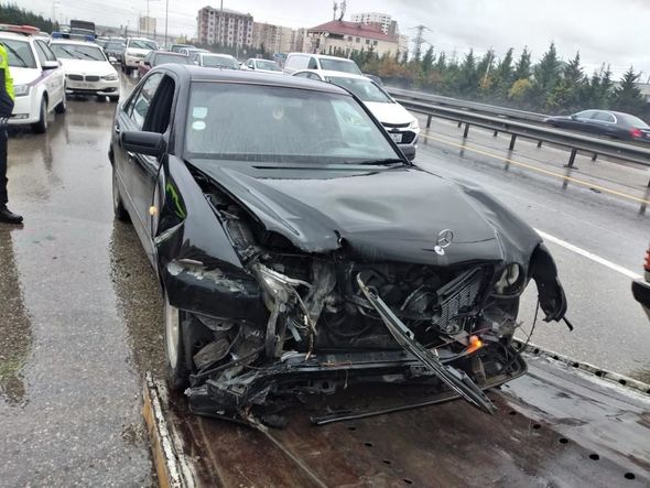 Bakı-Quba yolunda sürücü idarəetməni itirərək qəza törətdi - FOTO