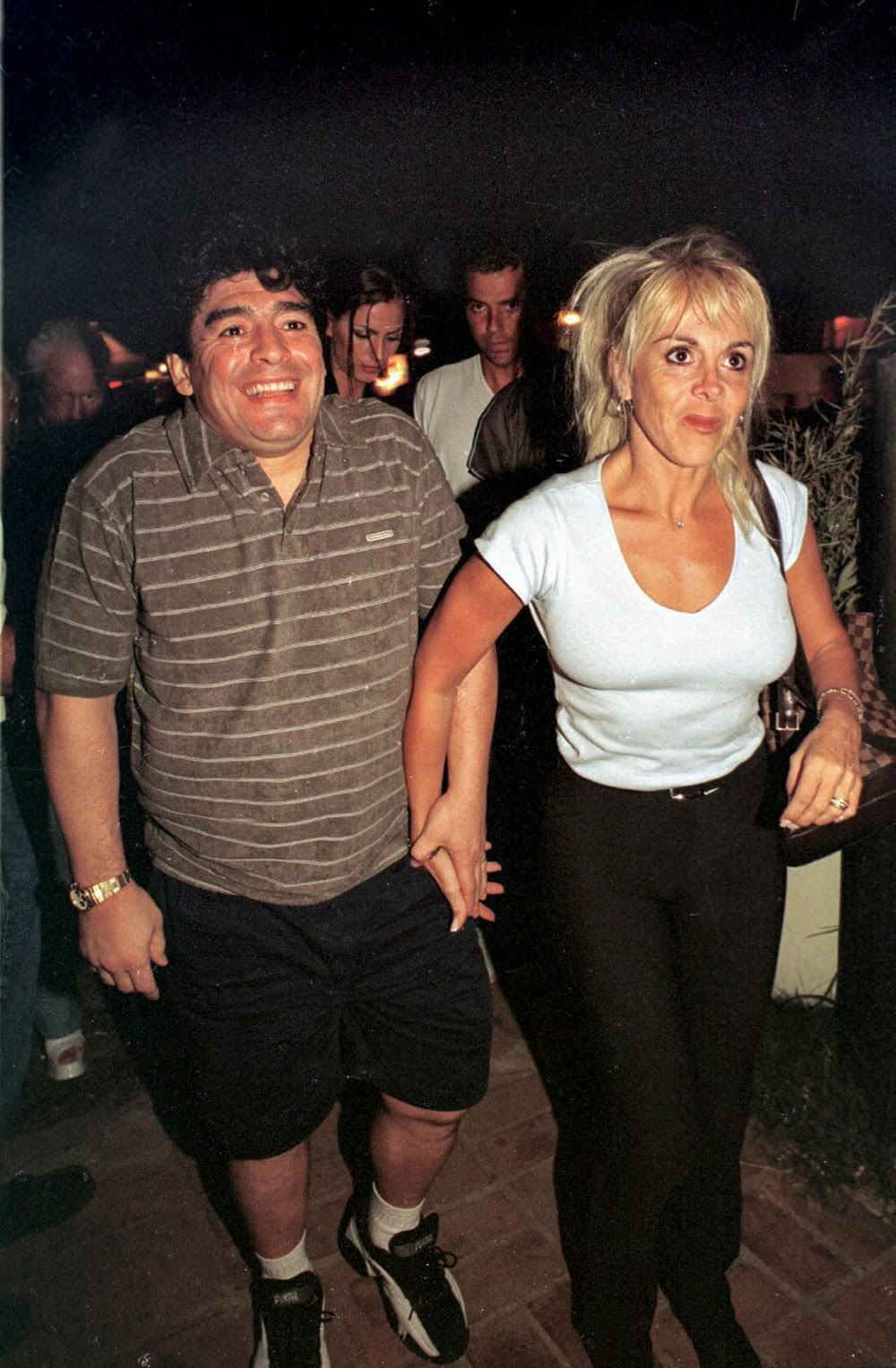Maradonanın dəfnində gərgin anlar – Arvadı ilə sevgilisi...