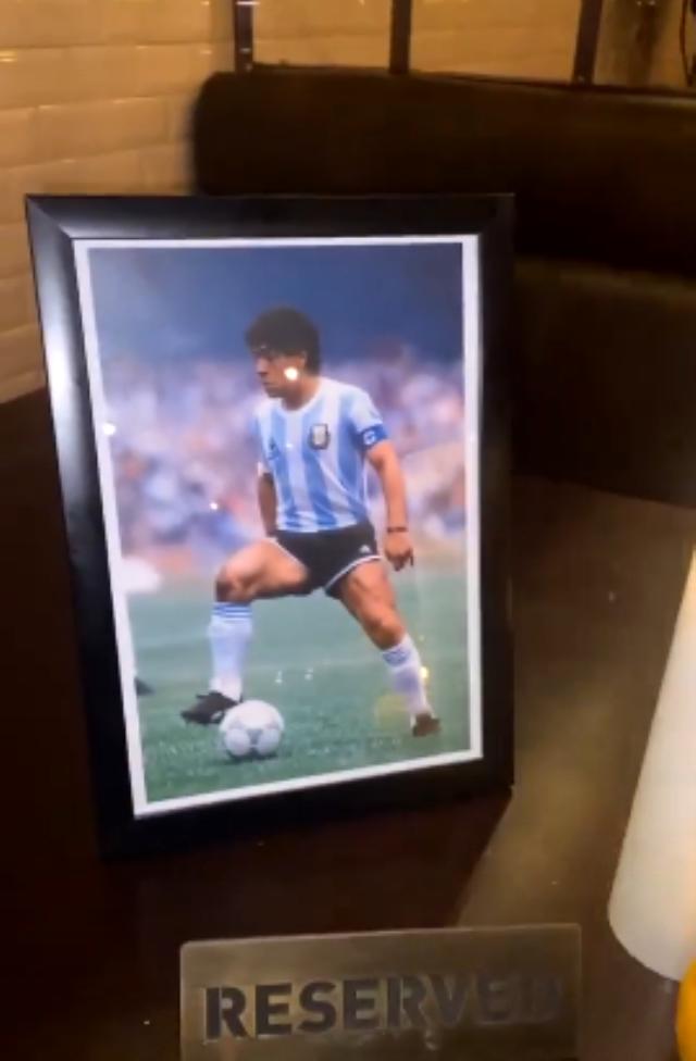 Maradonanın masasını həmişəlik rezerv etdi - FOTO