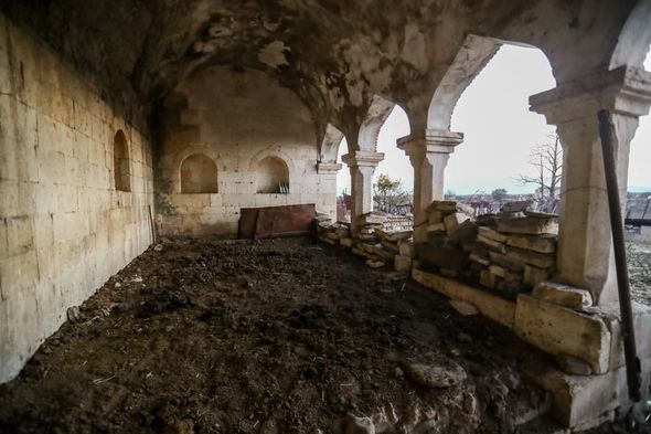Ağdamda Pənahəli xan sarayı erməni işğalından əvvəl və sonra... - FOTO