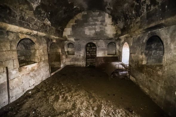 Ağdamda Pənahəli xan sarayı erməni işğalından əvvəl və sonra... - FOTO