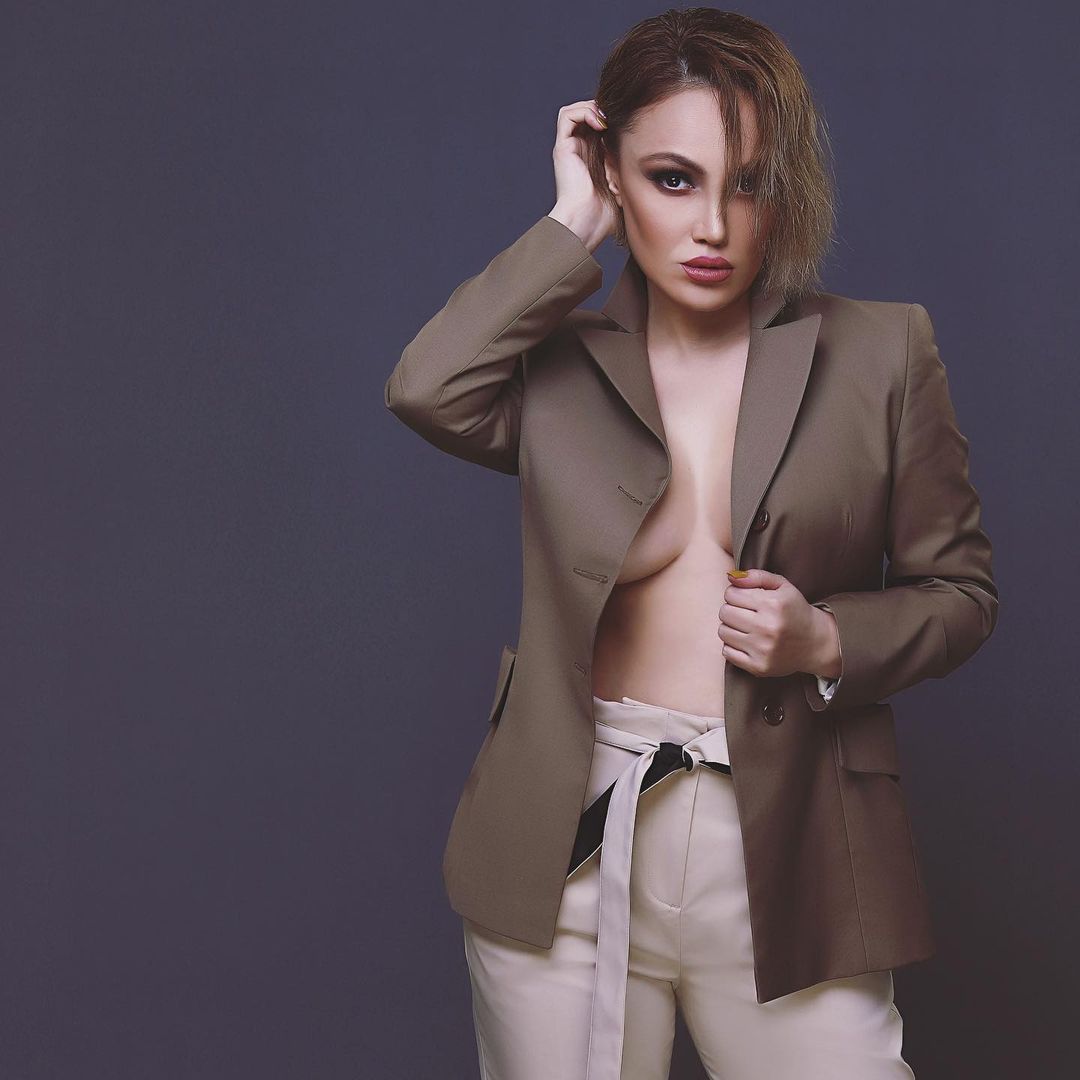 Nura Suri 18+ fotoları ilə diqqət çəkdi - FOTO
