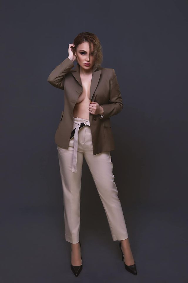 Nura Suri 18+ fotoları ilə diqqət çəkdi - FOTO