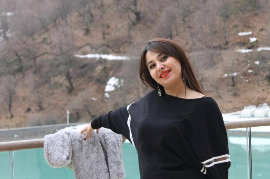 Tanınmış teleaparıcının anası koronavirusdan vəfat etdi - FOTO