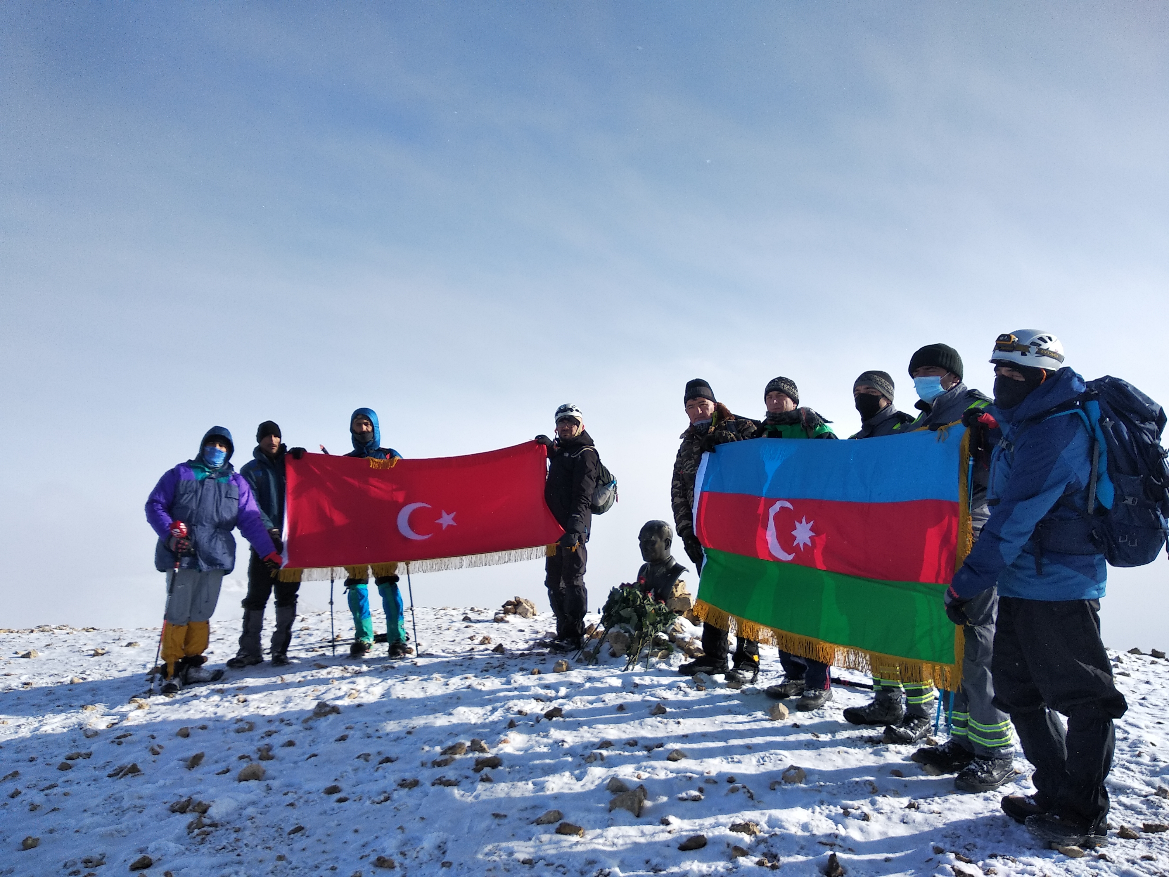 Heydər Əliyev və Atatürkün xatirəsi zirvələrdə anıldı - FOTO