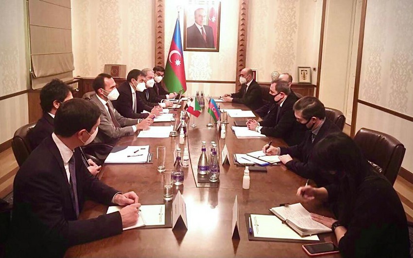 Ceyhun Bayramov italiyalı həmkarını qəbul etdi