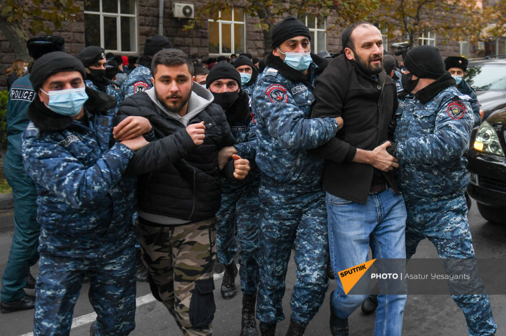 Yerevanda Paşinyanın istefasını tələb edən aksiyaçılar saxlanıldı -FOTOLAR