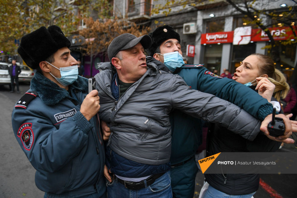 Yerevanda Paşinyanın istefasını tələb edən aksiyaçılar saxlanıldı -FOTOLAR