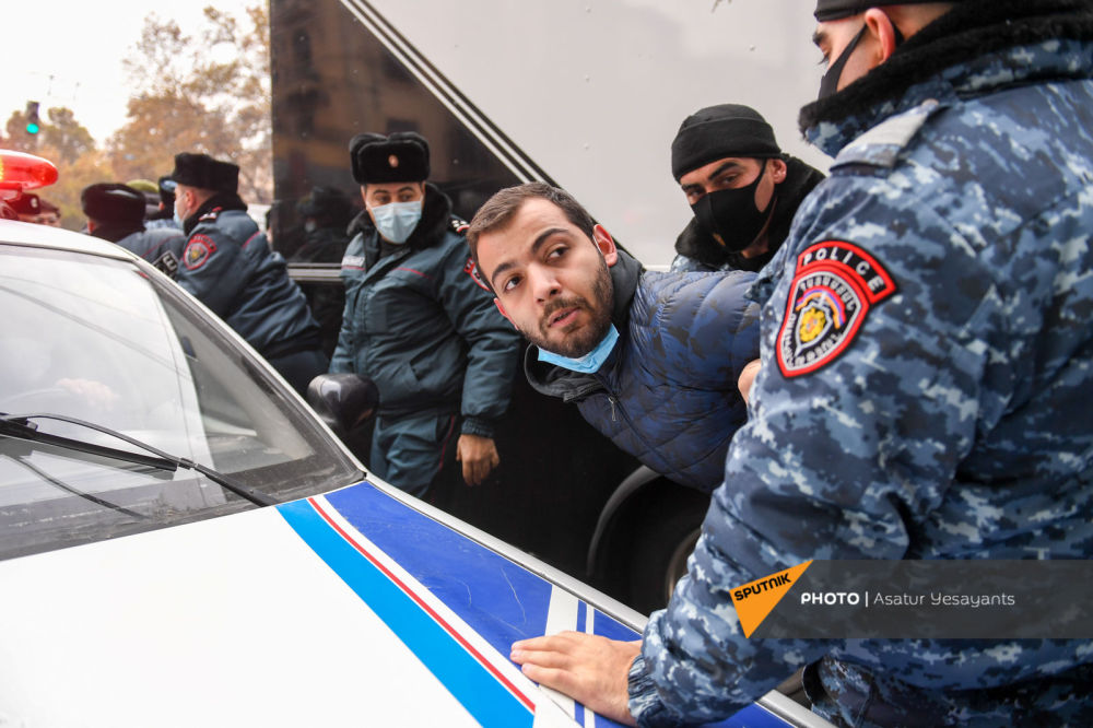 Yerevanda Paşinyanın istefasını tələb edən aksiyaçılar saxlanıldı -FOTOLAR