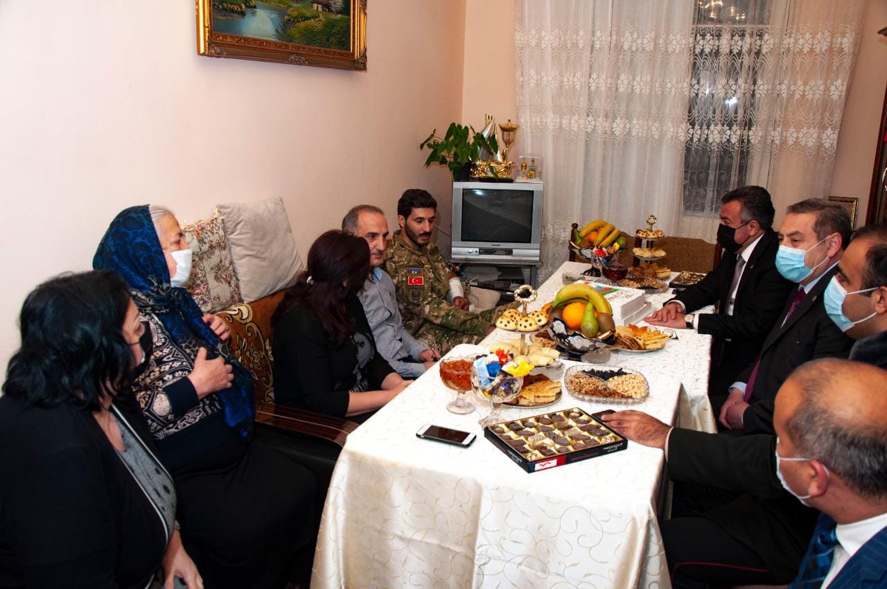 Nərimanov RİH-in müharibədən qələbə ilə qayıdan əməkdaşı belə qarşılandı – FOTOLAR