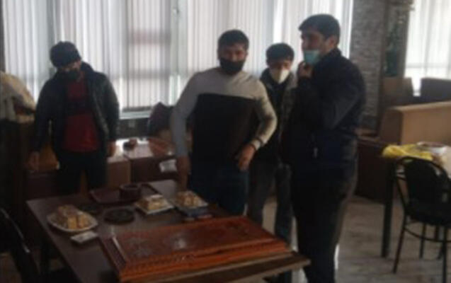 Şabranda çayxana sahibi və müştəriləri cərimələndi - FOTO