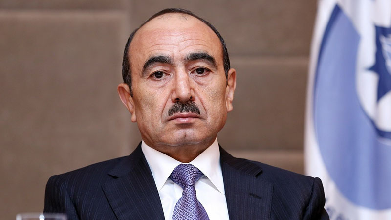 “Vəzifəli şəxslər niyə susur?” – Tanınmış vəkil Əli Həsənov və oğlunun ABŞ-da biznes qurmasından danışdı
