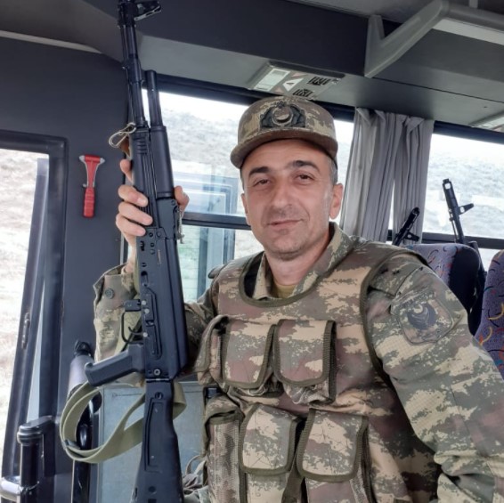 “Əyilib sağ əlimlə yerdən qolumu götürdüm və uzaqlaşdım”