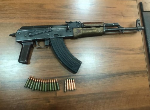 Üzərində “Kalaşnikov” gəzdirən şəxs saxlanıldı - FOTO