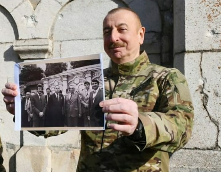 Prezident 38 il əvvəl Şuşada çəkdirdiyi TARİXİ FOTO nu nümayiş etdirdi