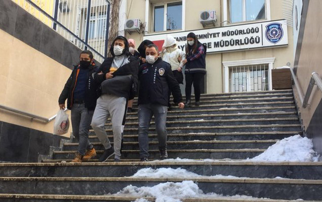 “Lotu Quli”nin məzarı başında atışma: Ölən və yaralanan var