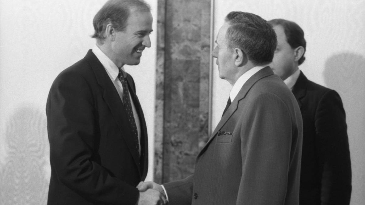 Baydenin 30 il öncə Rusiyada çəkilmiş fotosu... – İki düşmən arasındakı mübarizə yeni mərhələyə keçir