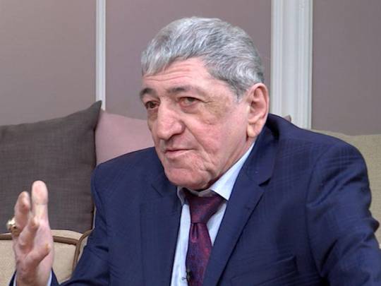 Sevgilisi ilə xanımını 4 ay bir evdə saxladı, yəhudi toyunda hamını ayağa qalxmağa məcbur etdi- Heç kimə bənzəməyən Rəmiş