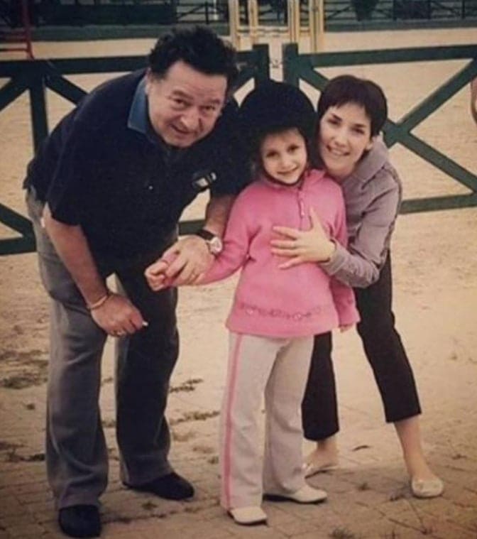 Kayahanın qızı görünüşü ilə hamını təəccübləndirdi - FOTOlAR