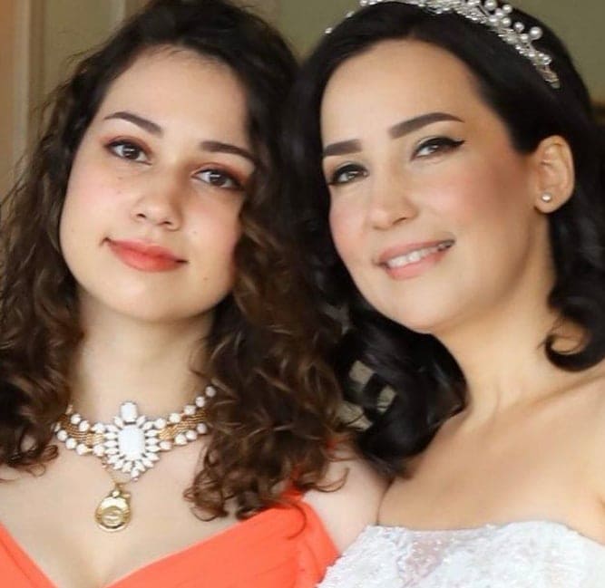 Kayahanın qızı görünüşü ilə hamını təəccübləndirdi - FOTOlAR