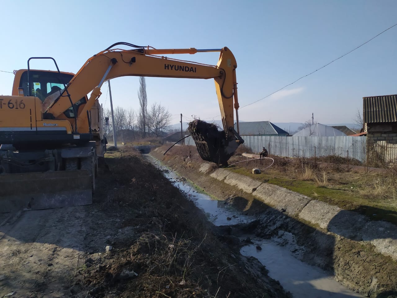 İsmayıllıda çay məcralarının və suvarma kanallarının təmizlənmə işləri davam etdirilir - FOTOLAR