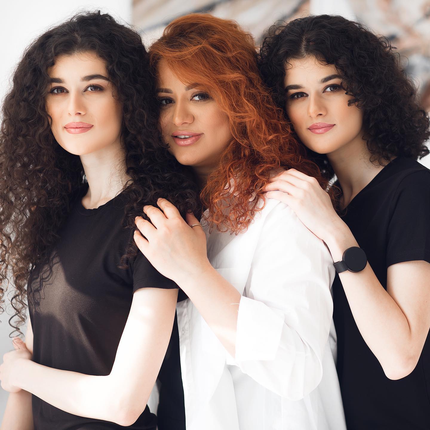 Əməkdar artistdən qızları ilə göz oxşayan 8 Mart FOTOSESSİYASI