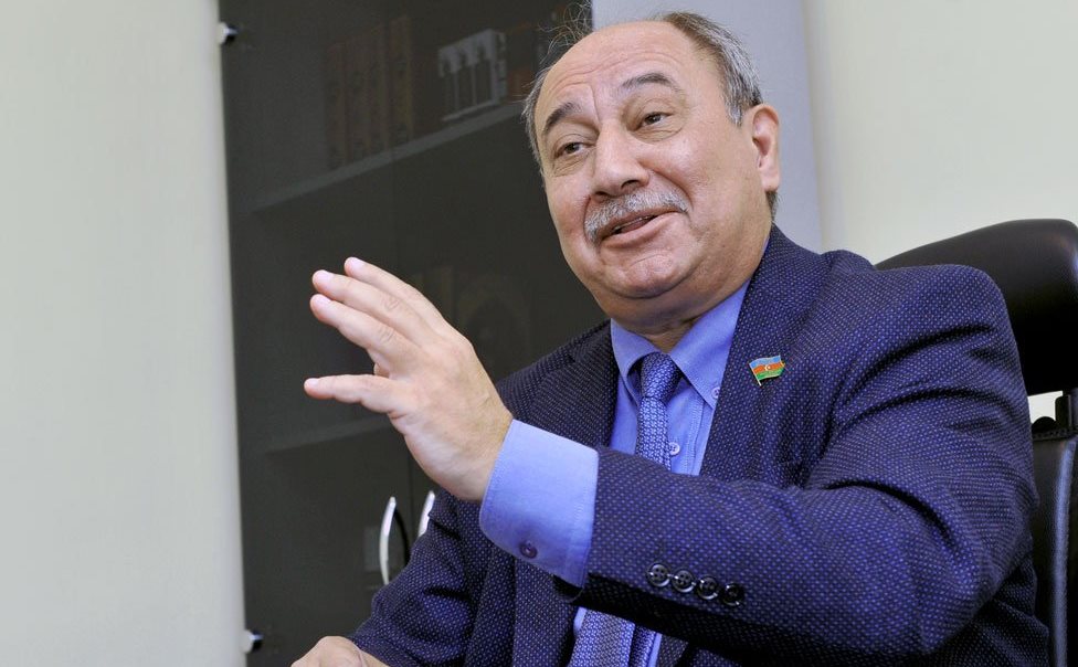Milli Məclisdə boş qalmış yerlər... - Təkrar seçkilərin keçirilməsinə pandemiya mane olur, yoxsa qanundakı boşluq?