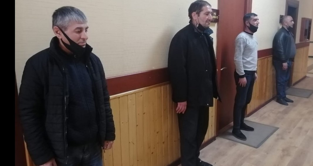 DİN gecə işləyən kafeni aşkar etdi, müştərilər saxlanıldı - FOTO