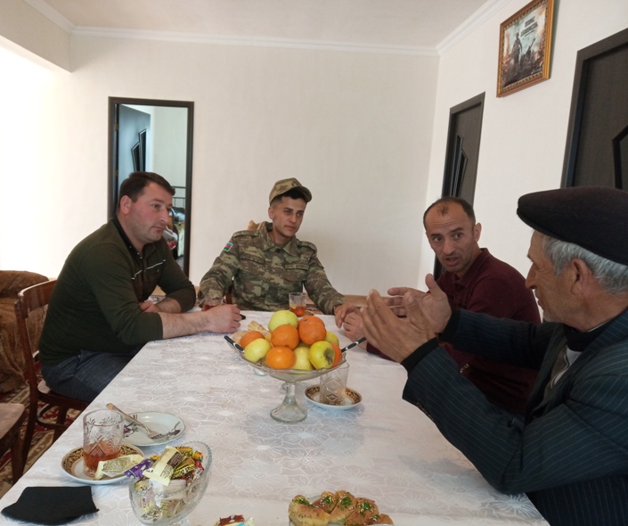 “İndi elə dayana bilmərəm!” - Topçu Vüsal məzuniyyətdə - Evlərindən reportaj