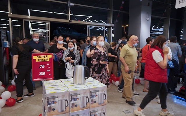 “Kontakt Home”un “Axşambazarı” kampaniyasına rekord sayda insan qatıldı