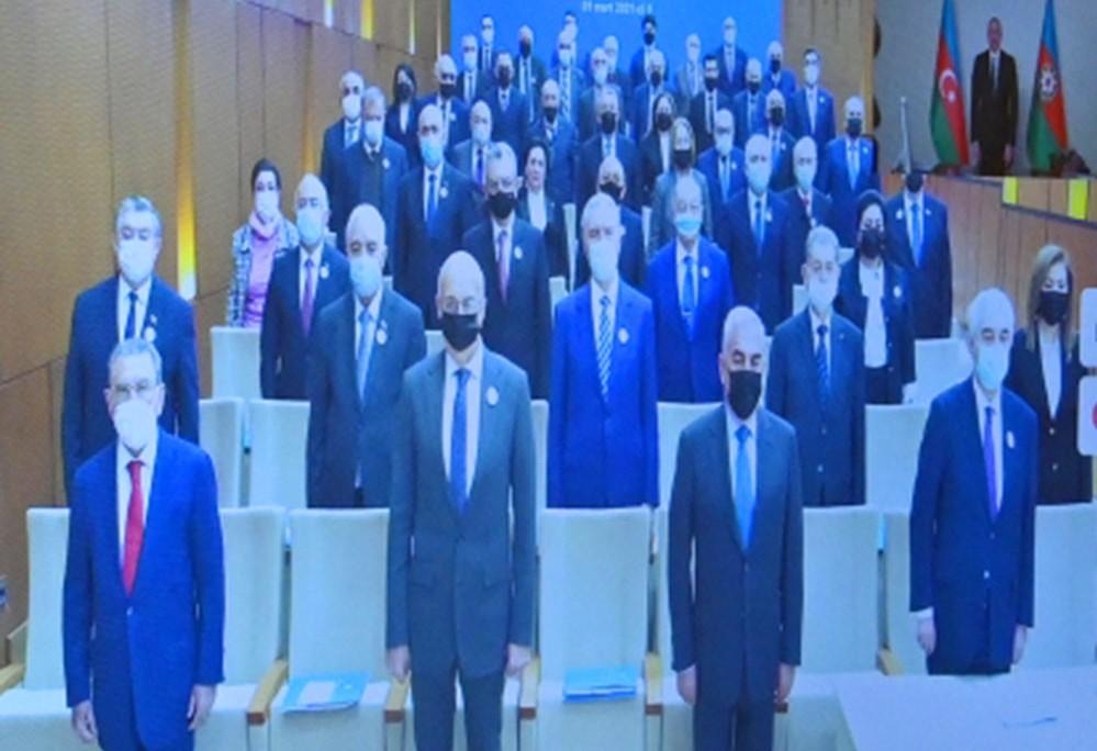 Hakim partiyada səssiz yenilənmə... – Deputatlar və məmurlar YAP-dakı vəzifələrini itirdilər