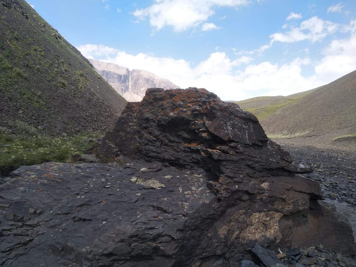 Oğurlandığı deyilən alpinistlərin adına quraşdırılmış lövhə tapıldı - FOTO