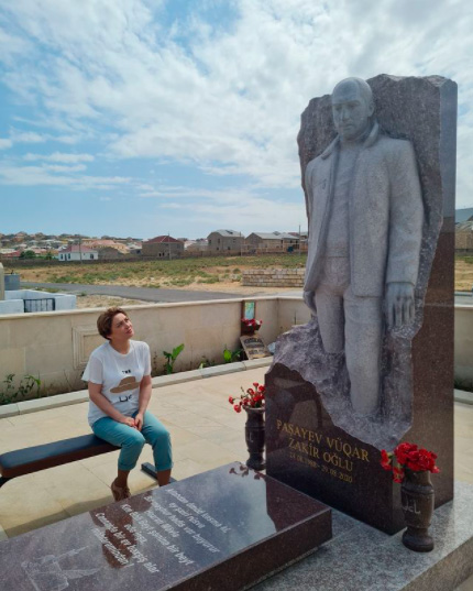 Fədayə Laçın Azərbaycana qayıdan kimi onların məzarını ziyarət etdi - FOTO