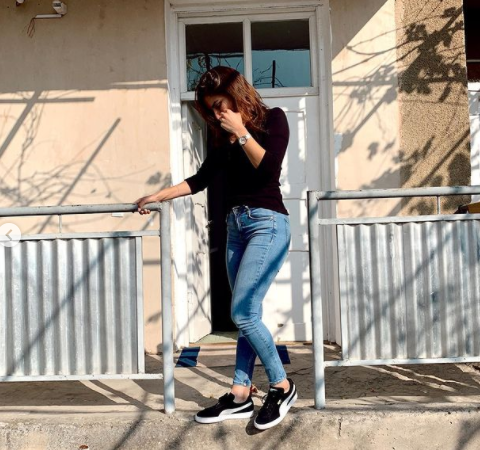 Paşinyanın qızı başı aşağı kimin evindən çıxdı? – FOTO