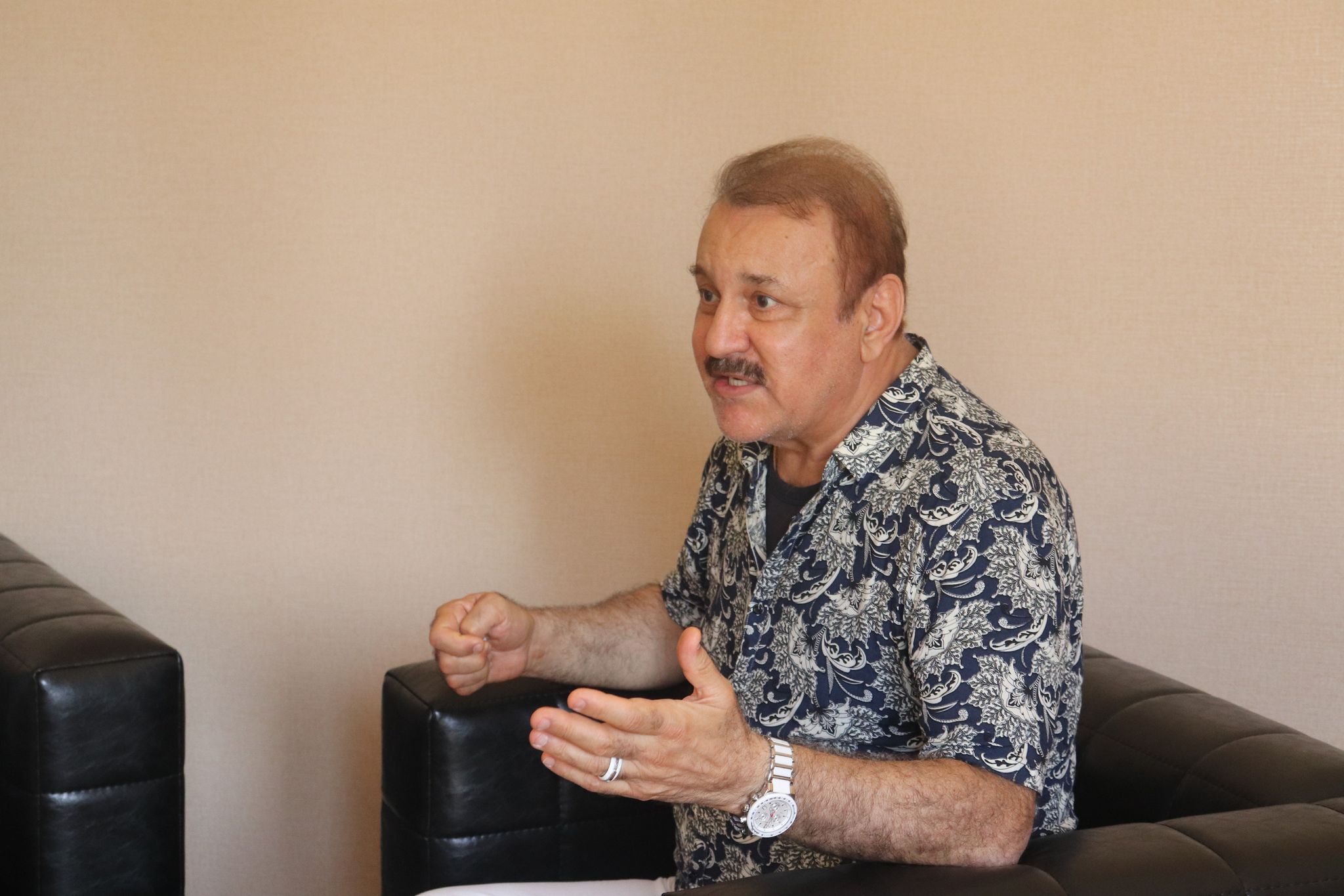 “Başdaşıma Xalq artisti yazılsın deyə, min dəfə yalvarmalıyam?” – Əməkdar artist Cavanşir Məmmədovla MÜSAHİBƏ