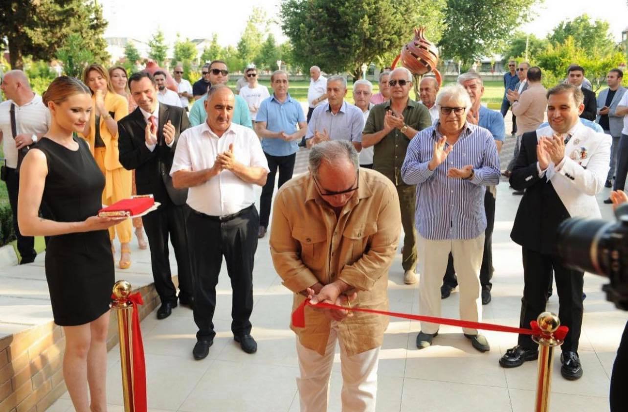 Azərbaycanı 48 rublla tərk edən milyarderin həyat hekayəsi – Fərhad Əhmədovun doğum günüdür