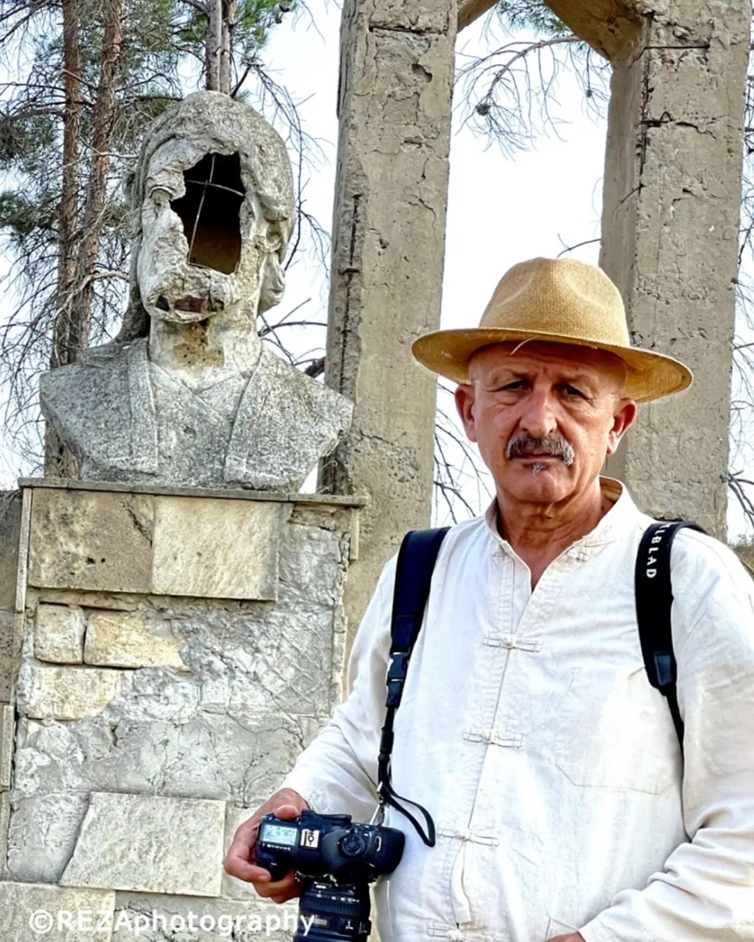 Ermənilər Nizaminin büstünü bu hala saldı - FOTOLAR