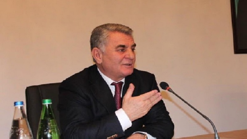 Həbsdə koronavirusa yoluxan sabiq icra başçısı ECMO-ya qoşuldu - FOTO