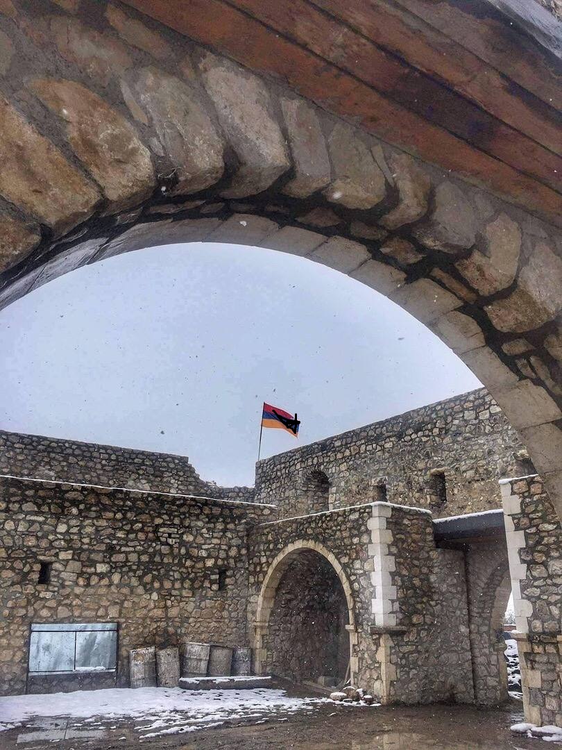 "Ordumuz Xocavənd rayonu istiqamətində irəliləyib" - Bayraq krizi dərinləşir