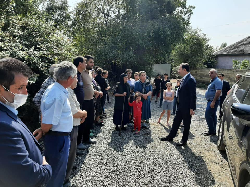 İsmayıllının icra başçısı Qalınçaq kənd sakinləri ilə görüş keçirib - FOTOLAR