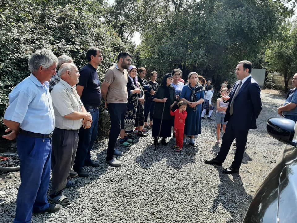 İsmayıllının icra başçısı Qalınçaq kənd sakinləri ilə görüş keçirib - FOTOLAR